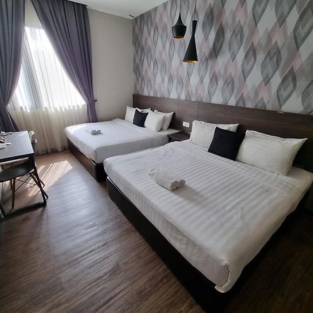 The Square Hotel Skudai Exterior photo