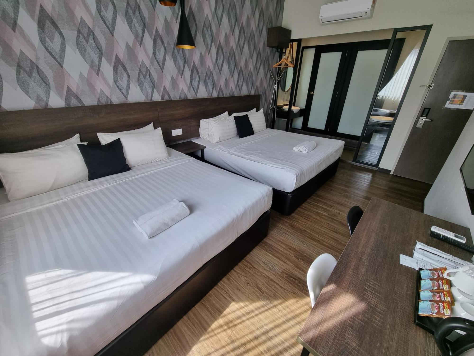 The Square Hotel Skudai Exterior photo